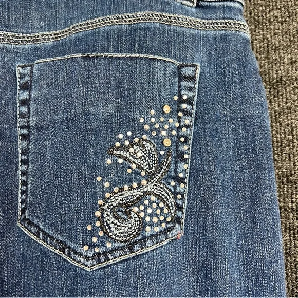 Chico's Platinum Sonvino Embellished Straight Leg Jeans Women's Size 2.5 Short - Picture 5 of 9